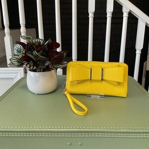 Betsey Johnson Yellow Bow Zip Around Wristlet Wallet EUC 💛